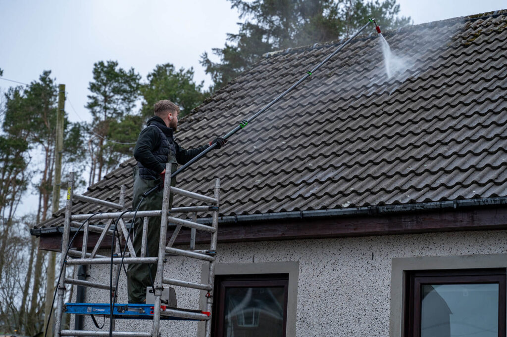 Roof Cleaning Livingston 